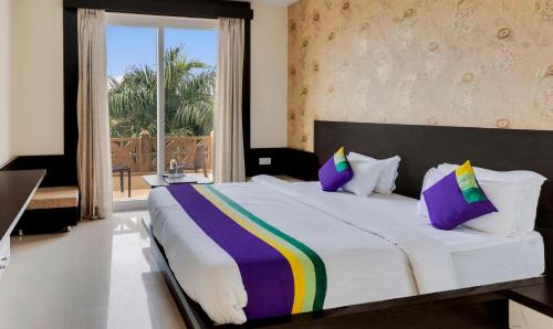 Pushkar Hotel | Treebo Premium Royal Amar With Mountain View and Swimming Pool