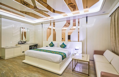 Karol Bagh Hotel | Treebo Premium Royal Gold Palace