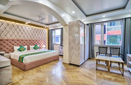 Karol Bagh Hotel | Treebo Premium Royal Gold Palace