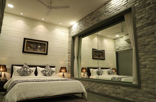 Ahmedabad Hotel | Tribecca Select