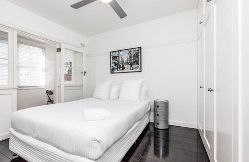 Elizabeth Bay Apartment | Two Bedroom Apartment in Elizabeth Bay/Potts Point