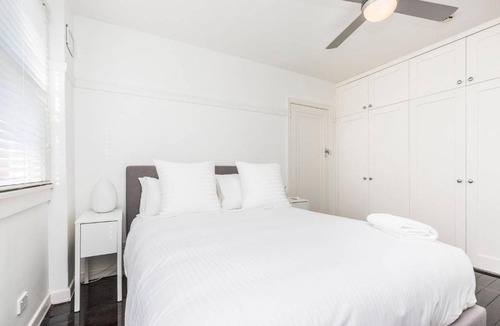 Elizabeth Bay Apartment | Two Bedroom Apartment in Elizabeth Bay/Potts Point