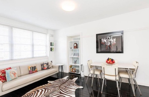 Elizabeth Bay Apartment | Two Bedroom Apartment in Elizabeth Bay/Potts Point