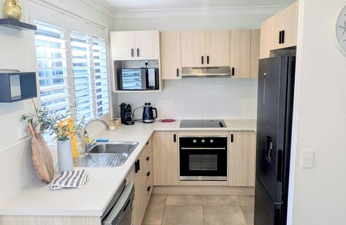 Umina Beach House | Umina beach retreat. Walk to Shore.3BR. Fire pit.Netflix