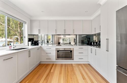 Umina Beach House | Umina Beachside Getaway - Hot Tub - 5 Bedrooms
