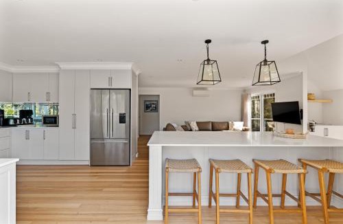 Umina Beach House | Umina Beachside Getaway - Hot Tub - 5 Bedrooms