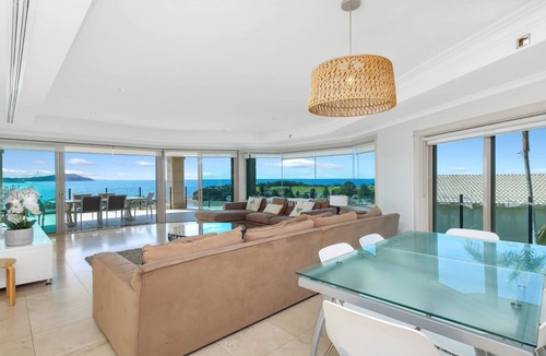 Terrigal House | Unit 7 - 3 Bedroom Premier Ocean View