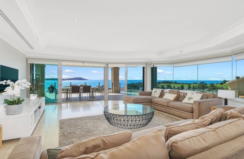 Terrigal House | Unit 7 - 3 Bedroom Premier Ocean View