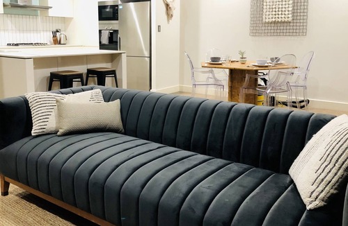 Wollongong CBD Apartment | Urban Oasis