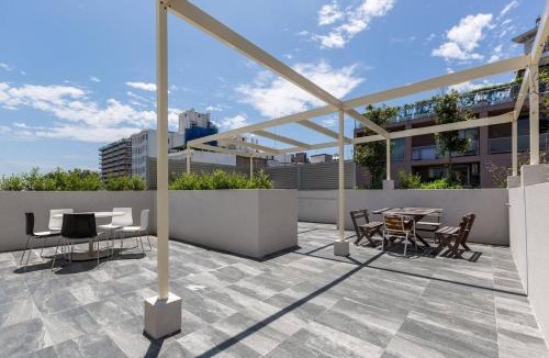 Kings Cross Apartment | Urban Oasis Custom Made for Cosmopolitan Living