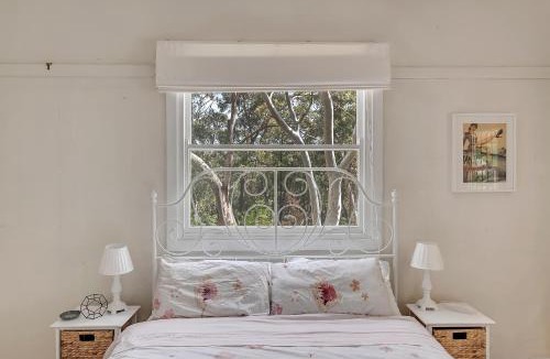 Yerrinbool House | Valencia Relax Swim and Spa