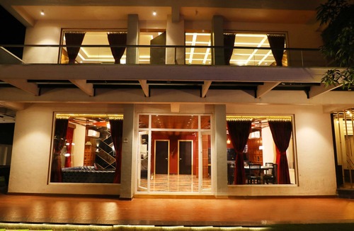 Khodala Villa | Vegas Villa by Shiloh Stays