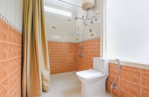 DLF City Hotel | Via Golden Gate Stayz
