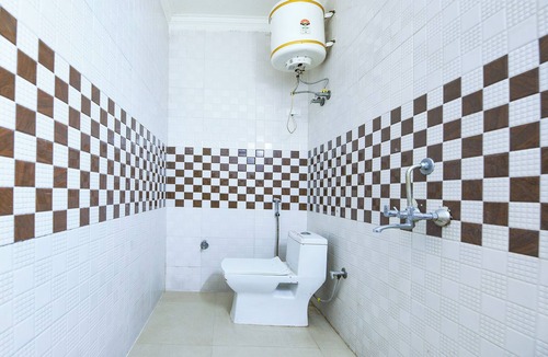 Sainik Farm Hotel | Via KD6 Plaza Residency
