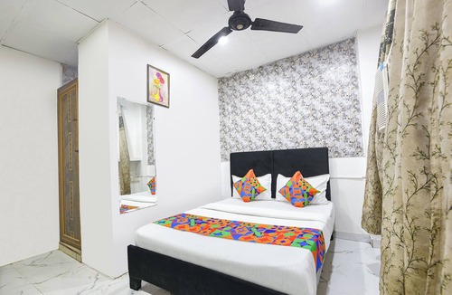 Delhi Hotel | Via Vsr Stay