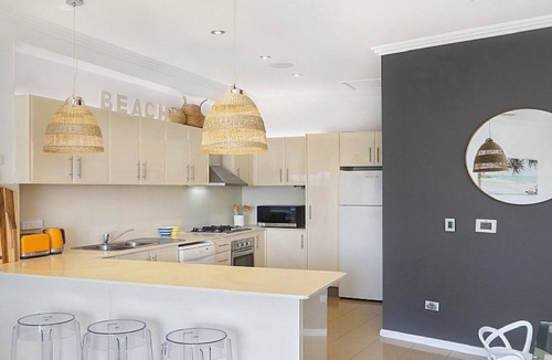 Terrigal House | VILA AZUL | Short walk to beach , WIFI | Accom Holidays