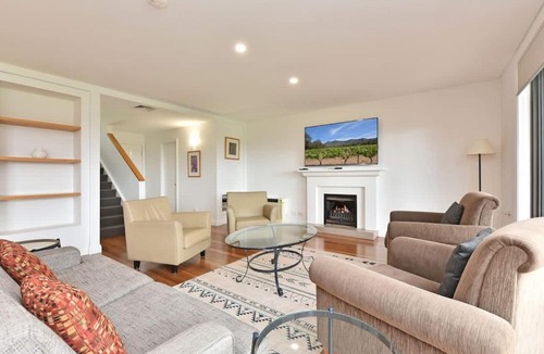 Pokolbin Villa | Villa 3br Malbec Villa located within Cypress Lakes Resort