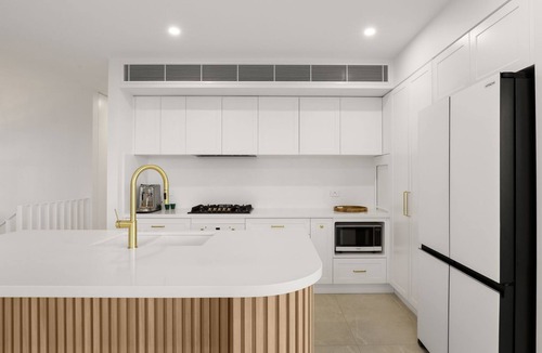 Caves Beach House | Villa Bianco- Luxurious six bedroom coastal escape with pool.