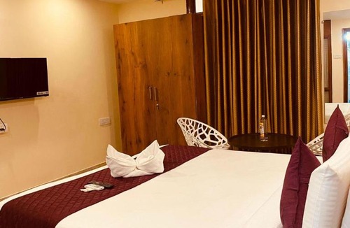 Hyderabad Apartment | Villa Rooms At Moosapet Near Lake Shore Mall By KP Suites