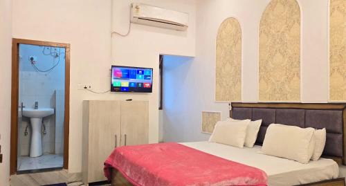 Mathura Hotel | Vinayak Palace
