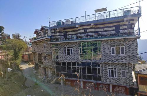 Shimla Apartment | Vintage Woods Inn