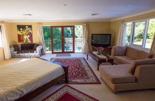 Holgate House | VISTA DEL LAGO TUSCAN MASSION 2.5 ACRES TERRIGAL HOLGATE HEATED POOL 2WOOD FIRES