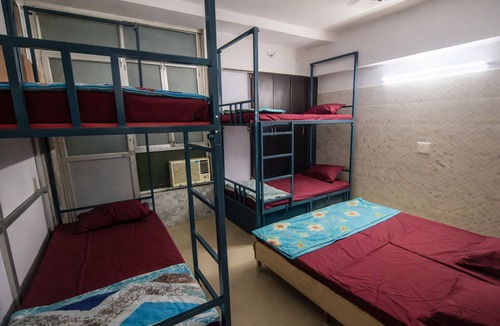 Vrindavan Hostel | Vrindavan Bunk Hostel by Shiva - 5min Walk from Prem Mandir