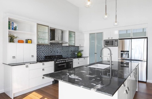 Terrigal House | Walk to Terrigal or Beach or stay Poolside