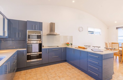 Salamander Bay House | Wanda Beach Waterfront , 161 Soldiers Point Rd - waterfront, air con, linen, Wi-Fi