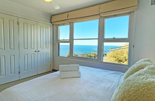 Coogee Apartment | Watch The Sunrise Over Coogee 2 Bedrooms+Garage