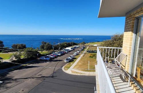 Coogee Apartment | Watch The Sunrise Over Coogee 2 Bedrooms+Garage