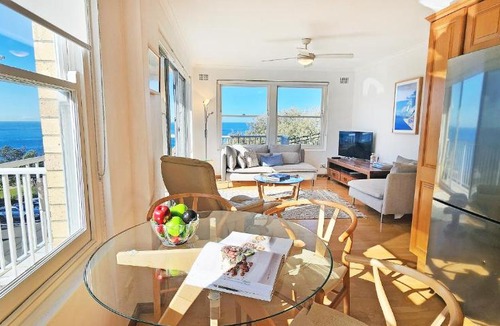 Coogee Apartment | Watch The Sunrise Over Coogee 2 Bedrooms+Garage