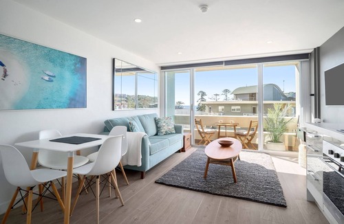 Manly Apartment | Water View Coastal Loft in Manly Pool Access