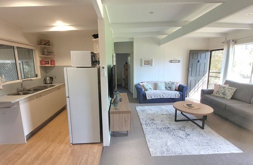 Sanctuary Point House | Waterfront Retreat by Book Jervis Bay Getaway Kayaks, Bikes, Fast Wi-Fi and more