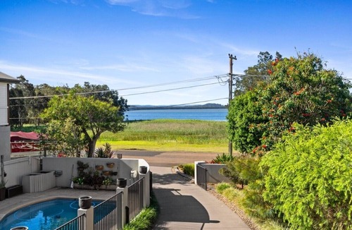 Chittaway Point House | WaterFront With Panoramic Views: Sunrise and Sunset