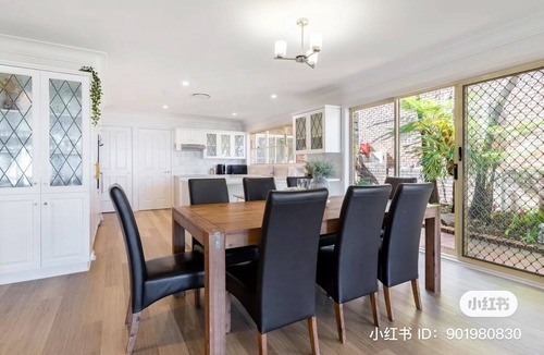 Tascott House | Waterfront with Previte Jetty 7 BR Holiday Home
