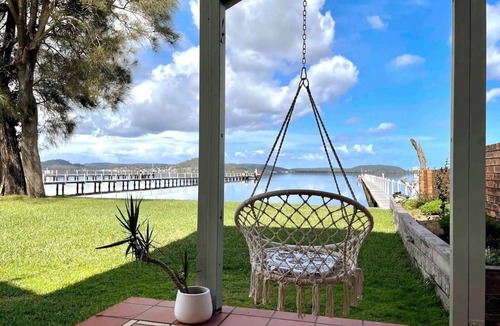 Tascott House | Waterfront with Previte Jetty 7 BR Holiday Home