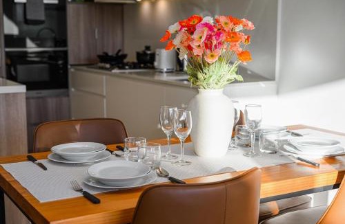 Waterloo Apartment | Waterloo 1Br town close to Train Shopping
