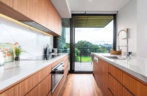 Waterloo Apartment | Waterloo- Sunny Urban Sanctuary