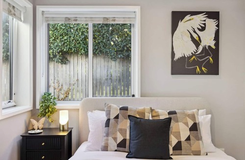 Wanniassa House | Wattlebird Cottage Chic Comfort near Mount Taylor