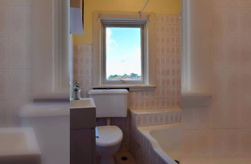 Haberfield Apartment | Welcoming 3BR Flat in Buzzing Haberfield