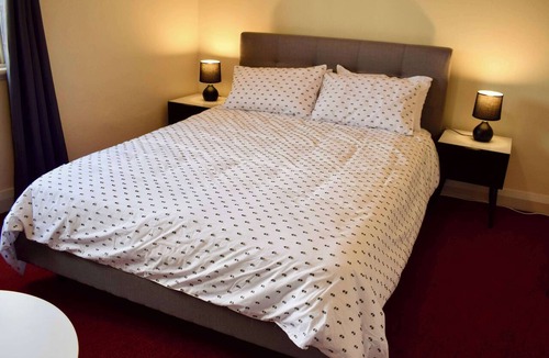 Haberfield Apartment | Welcoming 3BR Flat in Buzzing Haberfield