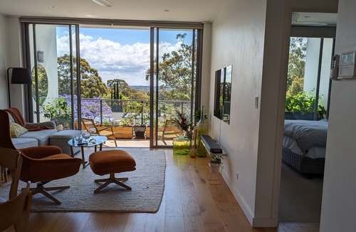 Lane Cove Apartment | Well appointed, elevated, light filled Apartment