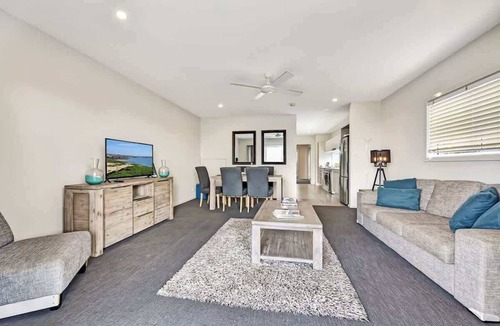 Caves Beach House | Whale Tales at Caves Beach Villas