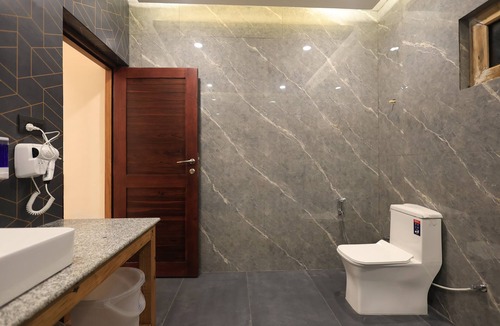 Amritpur Hotel | Whispering Oaks