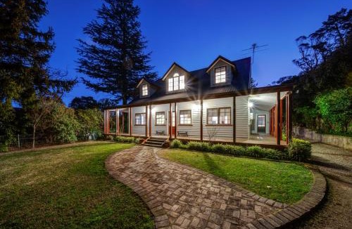 Wentworth Falls House | Whispering Pines Cottages