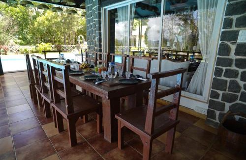 Kadadhe House | White Castle