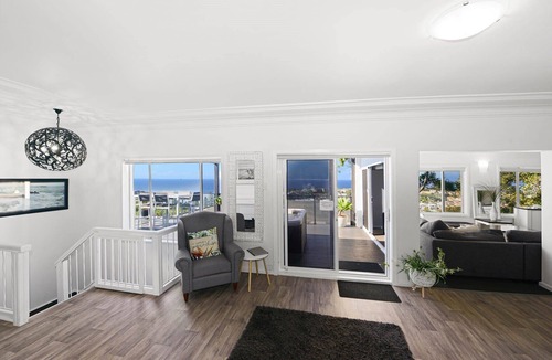 Terrigal House | White House Terrigal LOCATION pool spa beach