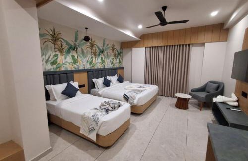 Dwarka Hotel | White Panda hotels Shree Radhe