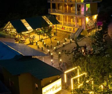 Old Manali Hotel | Whoopers Hostel Manali- Squid Game Themed